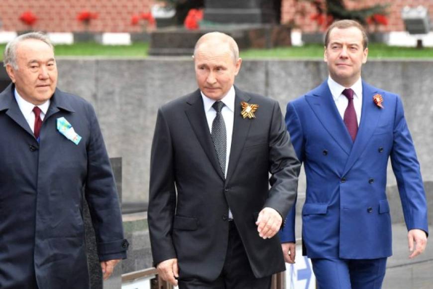 Putin lideró el desfile junto al primer ministro Dmitry Medvedev.
