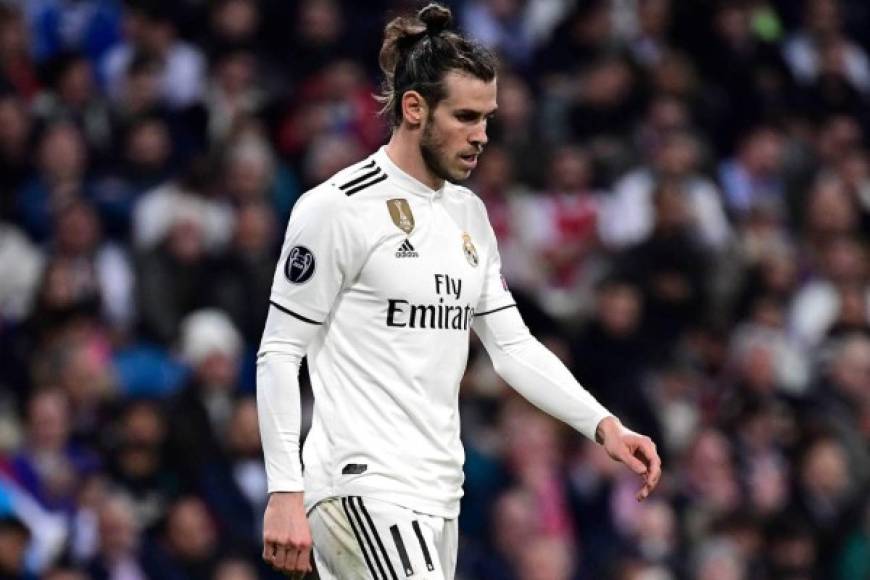 El agente de Gareth Bale insiste en la voluntad del jugador de no moverse del Real Madrid. 'No sé si el señor Zidane quiere quedarse con Bale, pero él por el momento quiere quedarse', comentó el agente del galés, Jonathan Barnett, a Sky Sports News. 'Tiene contrato y le gustaría verlo cumplido hasta 2022. Ha sido y es en mi opinión, uno de los tres o cuatro mejores jugadores del mundo', añadió.