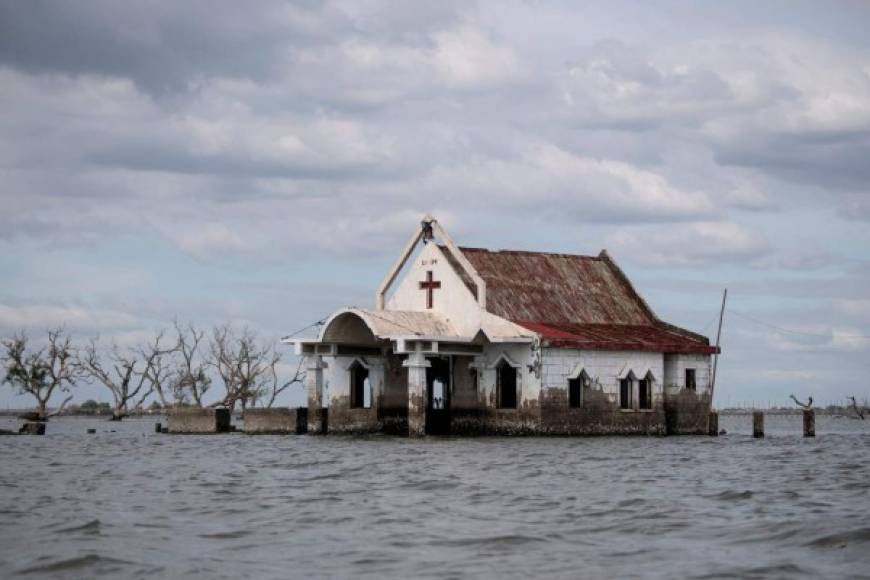 Según los expertos, Bangkok, Houston y Shanghái se arriesgan a verse inundadas en unas decenas de años como consecuencia de una mala anticipación de los riesgos, de las violentas tormentas y de las mareas altas, que se suman a la explotación de las aguas subterráneas.