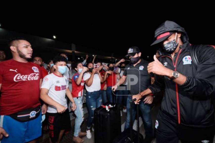 Los jugadores del Olimpia llegaron cansados a San Pedro Sula y se fueron directos al hotel de concentración.