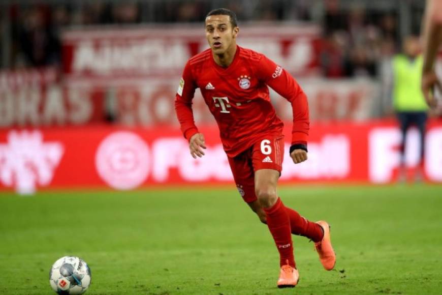 Thiago Alcántara solo tiene un único objetivo para su futuro: el Liverpool. Pero su salida del Bayern Múnich no es tan sencillo como parecía. Según el diario alemán Kicker, el equipo inglés querrían fichar al jugador español, pero tendrían dos inconvenientes: primero necesitarían generar ingresos para afrontar el traspaso del mediocampisa; por otro lado, no terminan de estar seguros. La edad del mediocentro, junto con su historial de lesiones dificulta la operación.<br/><br/>Al final, estas semanas decidirán el porvenir del jugador, que acaba contrato en 2021, y que a pesar de los posibles impedimentos, Jürgen Klopp le quiere en su Liverpool.