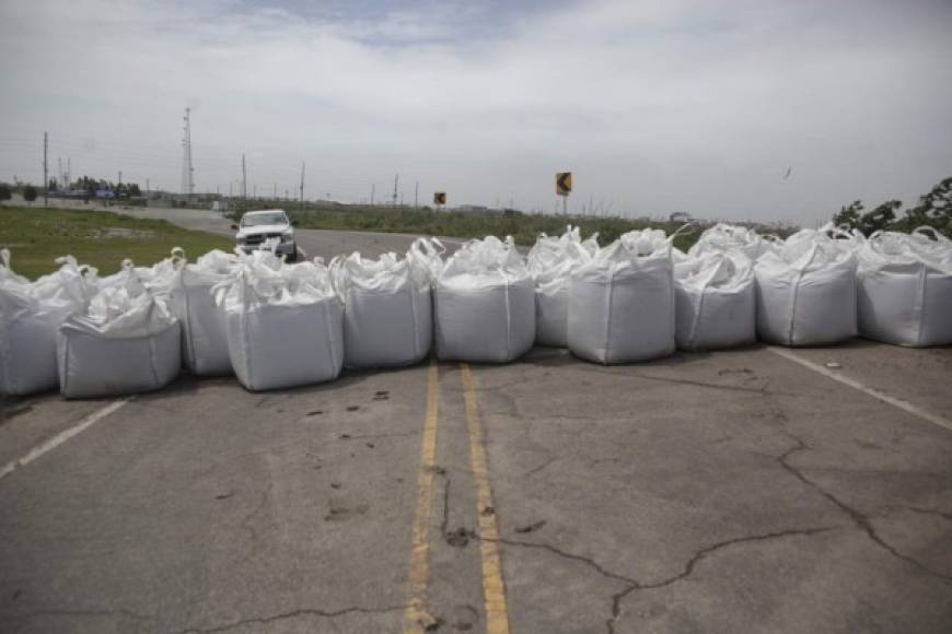 El presidente de Estados Unidos, Donald Trump, declaró el jueves el estado de emergencia en la zona, para desbloquear fondos y permitir que las agencias federales participen en las labores. <br/><br/>Se han emitido órdenes de evacuación para la península al sur de Nueva Orleans y 'más de 300 autobuses están listos para llevar a las personas a refugios', dijo Edwards.