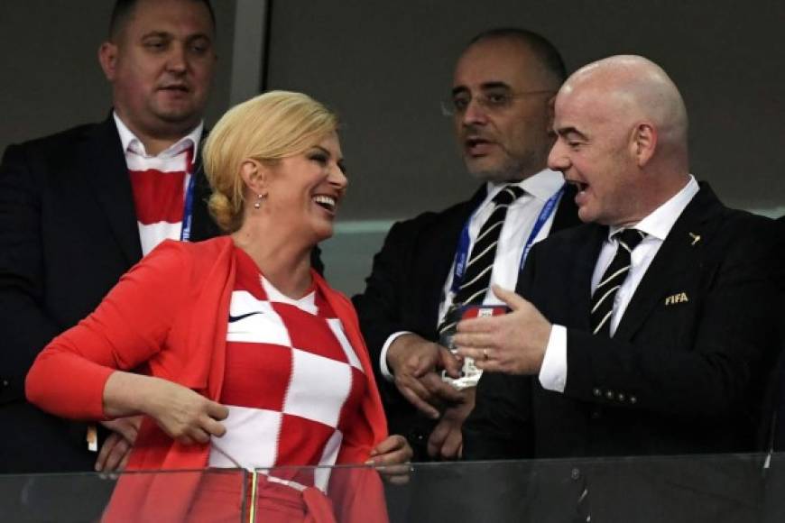 Kolinda Grabar-Kitarović celebró en el palco vip del estadio Olímpico de Sochi la clasificación de Croacia a semifinales del Mundial de Rusia 2018. Foto AFP