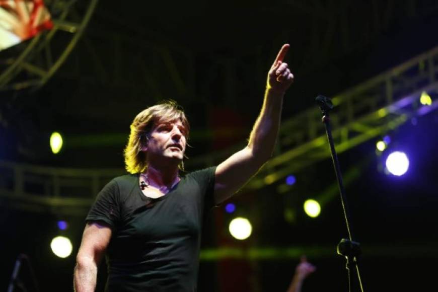 Mario ‘Pájaro’ Gómez agradeció a San Pedro Sula por llenar el concierto.