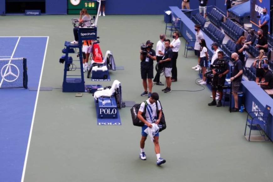 El tenista serbio Novak Djokovic perderá los puntos y los premios monetarios que había sumado durante el Abierto de Estados Unidos debido a su descalificación del domingo en los octavos de final, informaron los organizadores.
