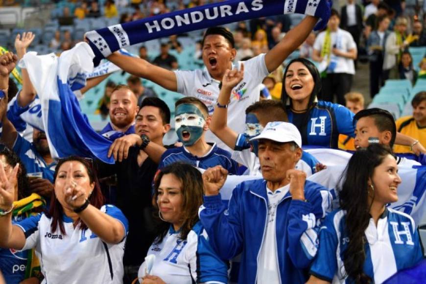 Hondureños en Australia esperando el pase al mundial de Rusia 2018 frente a Australia.