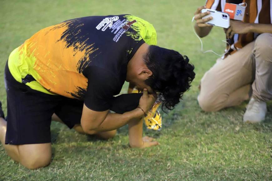 Reynaldo Tilguath se puso de rodillas y comenzó a llorar de emoción y felicidad tras ganar el título del Torneo Clausura 2023 de la Liga de Ascenso.