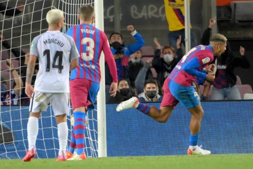 Al minuto 90, el uruguayo Ronald Araújo anotó el empate del Barcelona ante Granada y lo gritó a todo pulmón.
