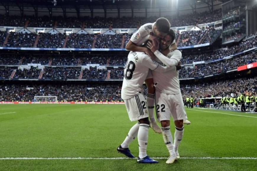 Vinicius celebrando su gol con Isco y Reguilón. Foto AFP