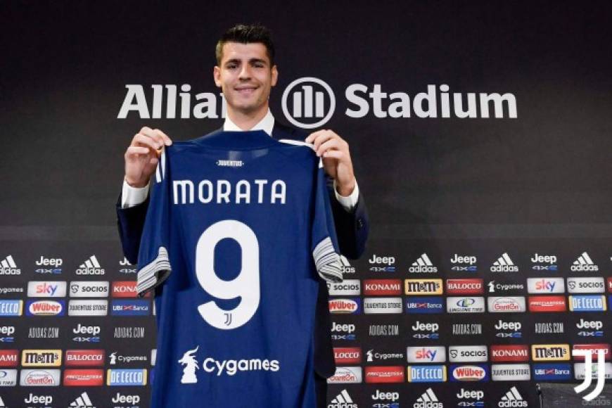 Álvaro Morata fue presentado como nuevo jugador de la Juventus, equipo al que regresa tras dejar el Atlético de Madrid y usará el número 9. “No me escondo, mi sueño era jugar en el Atlético Madrid, lo alcancé. Luego cuando vine aquí (a Juventus), fue un equipo que apostó todo sobre mí cuando era un niño. Siempre soñé con volver, ahora estoy aquí, sé que la gente habla, pero yo sé lo que debo hacer, estoy feliz en el sitio correcto en el momento correcto”, dijo el delantero español en su rueda de prensa de presentación.