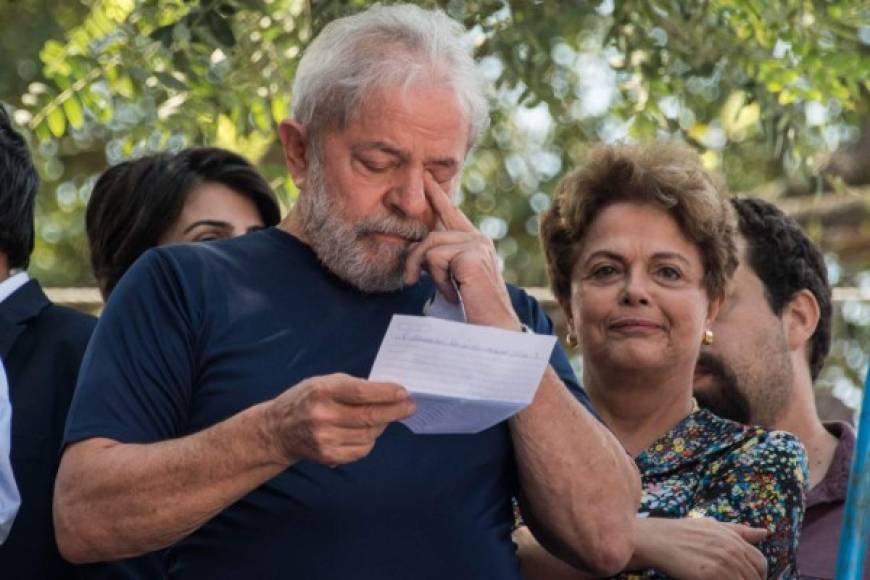 Sus más cercanos colaboradores han estado a su lado para darle apoyo, incluyendo a su heredera política y expresidenta brasileña Dilma Rousseff, destituida del cargo en 2016.