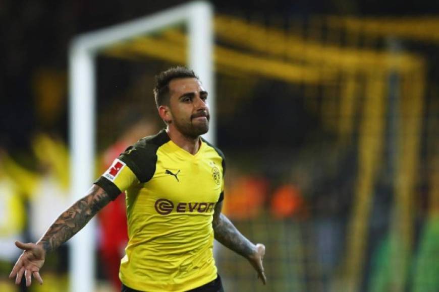 Paco Alcácer está a punto de convertirse en nuevo jugador del Villarreal. El futbolista estuvo muy cerca de fichar por el Valencia, pero tras frustrarse el fichaje de Rodrigo por el Barça el destino del jugador del Borussia Dortmund está en Villarreal. Su fichaje es inminente.