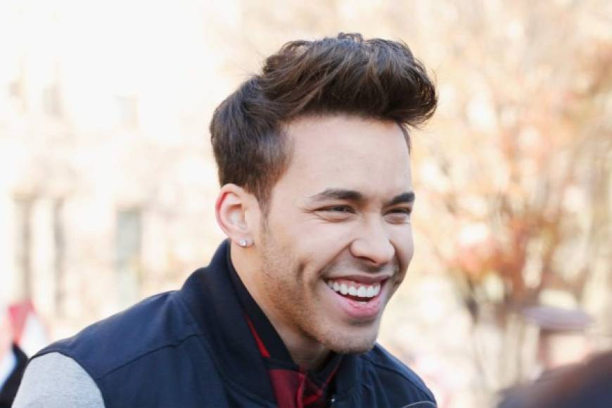 Prince Royce estuvo súper sonriente.