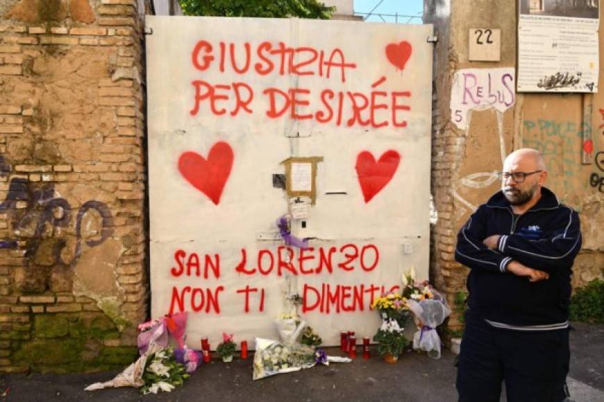 Los italianos levantaron un mural en honor a la joven en el barrio donde ocurrió el brutal crimen.