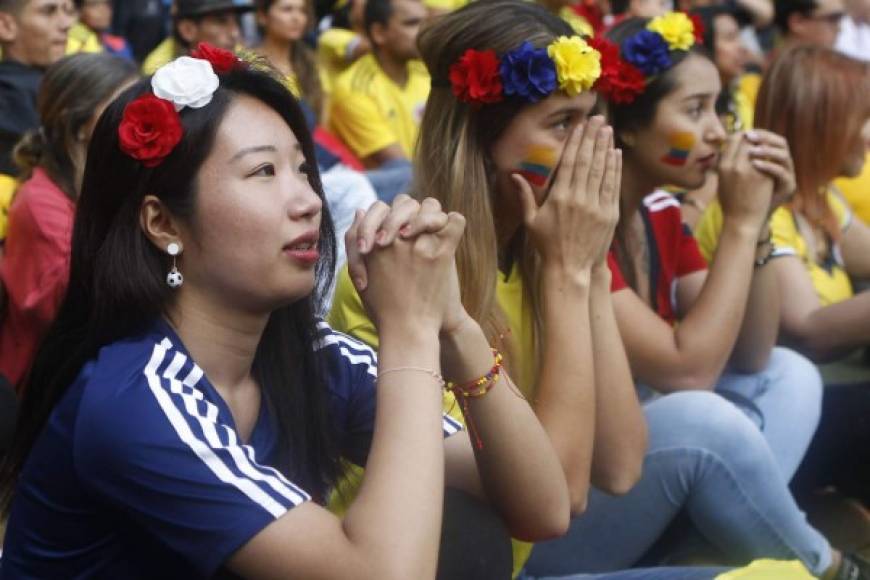 Aficionadas niponas y colombianas observaron juntas el partido.