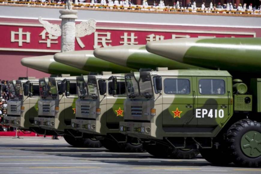 China presentó oficialmente el DF-17, un misil balístico hipersónico de mediano alcance, durante el Desfile del Día Nacional el pasado 1 de octubre.