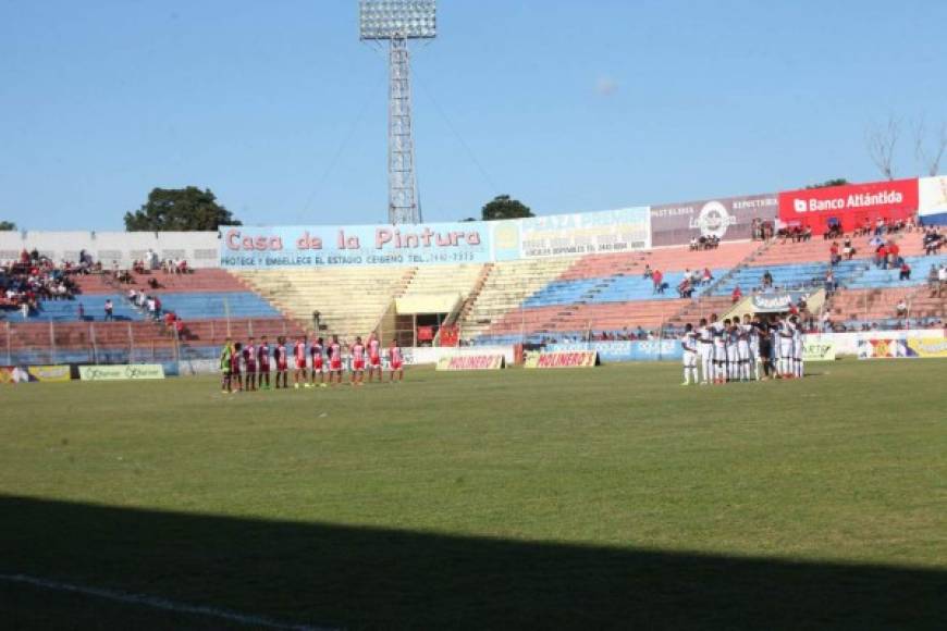 Previo al juego Vida-Olimpia en el estadio Ceibeño, se rindió un minuto de silencio en honor Rafael Ferrari, presidente del club albo que falleció en diciembre de 2018.<br/>