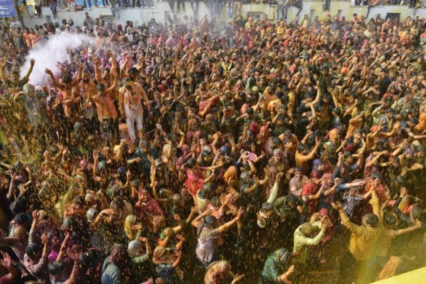 La India celebró el lunes su tradicional festival Holi que marca el inicio de la primavera en ese país.