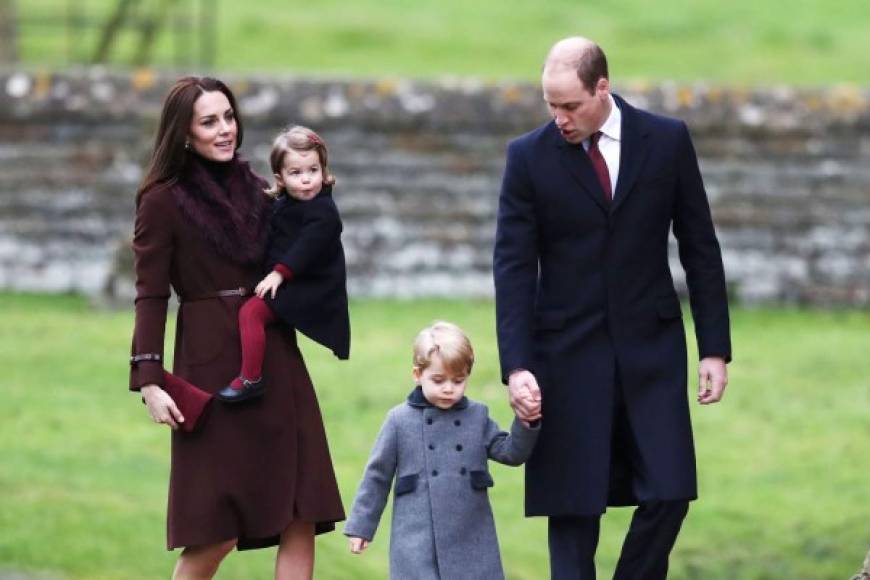 INGLATERRA. El ejemplo de la realeza. Los duques de Cambridge celebraron la Navidad con una misa en Berkshire junto con la familia Middleton. Foto: AFP/ANDREW MATTHEWA