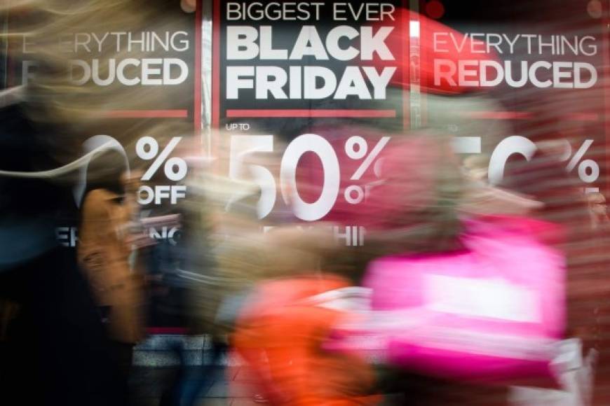 Año a año, las tiendas tienden a abrir más temprano. Algunas, incluso lo hacen en la noche previa, y los estadounidenses ya están hablando del 'Jueves Gris'.