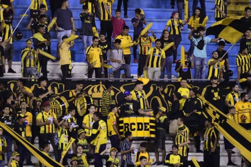 Estos aficionados llegaron a darle el apoyo al Real España en la final de ida de la Copa Premier Centroamericana.