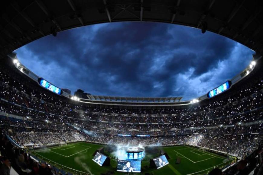 La fiesta siguió en el estadio Santiago Bernabéu.