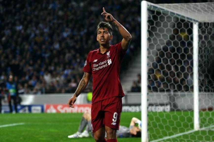 El brasileño Roberto Firmino firmó el tercero del Liverpool. Iker Casillas quedó tendido en el césped.