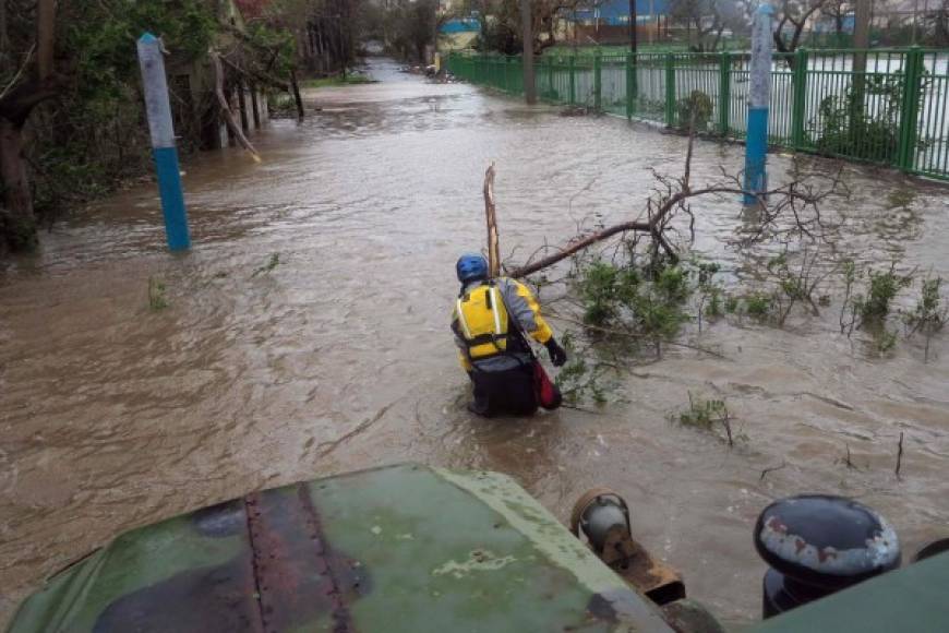 'Muchas partes de San Juan están completamente inundadas (...) La devastación está tocando los cuatro puntos cardinales', precisó la alcaldesa de San Juan.