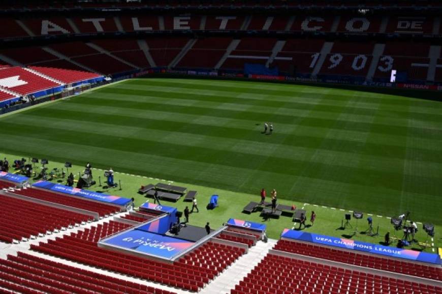 Varios equipos periodísticos internacionales hicieron este jueves un reconocimiento a las instalaciones del estadio Metropolitano de Madrid, escenario donde se medirán fuerzas Liverpool y Tottenham por el título europeo.