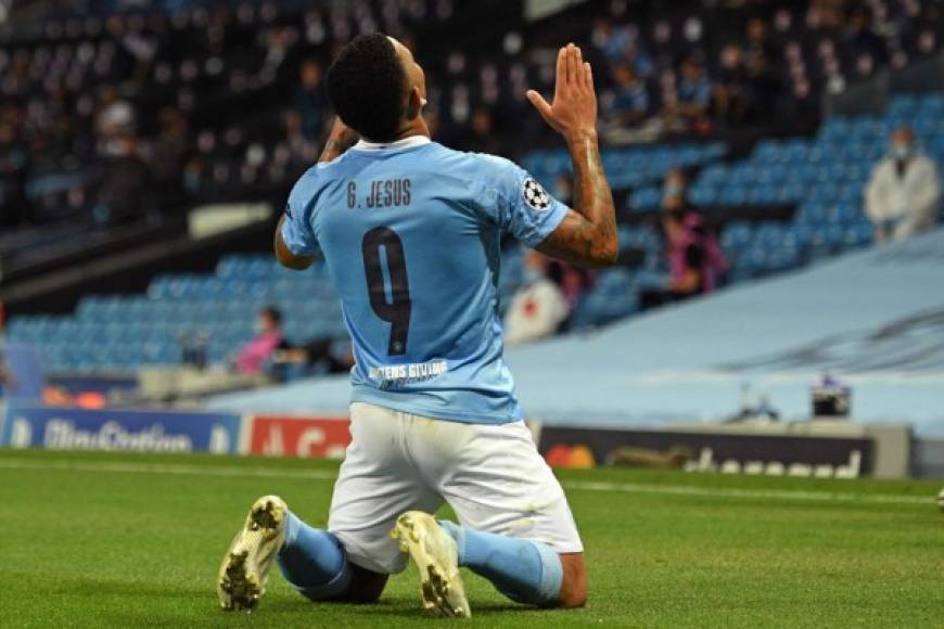 Gabriel Jesús agradeciendo por su gol.