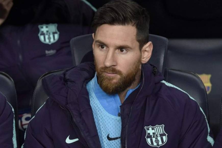 Lionel Messi fue relegado al banquillo de suplentes. El argentino se lesionó ante Valencia el pasado sábado y hoy no estuvo de inicio.