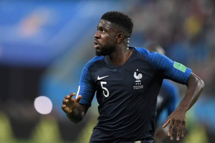 Samuel Umtiti: El defensor nación en Camerún. Aquejada por las necesidades y buscando una mejor vida, la familia del jugador del FC Barcelona emprendió rumbo a Francia y se estableció en Lyon. Posteriormente se nacionalizó.<br/>