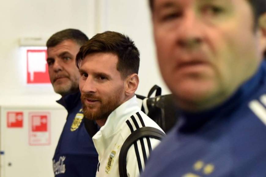 Messi fue el más fotografiado a la llegada de la selección albiceleste. Foto AFP