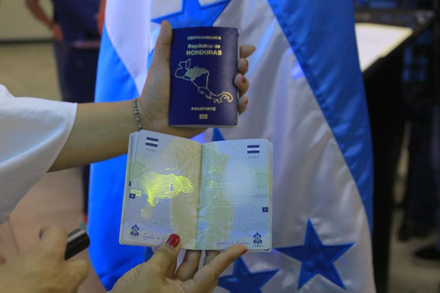 “Error ortográfico en pasaporte fue dejado por la narcodictadura”, dice INM