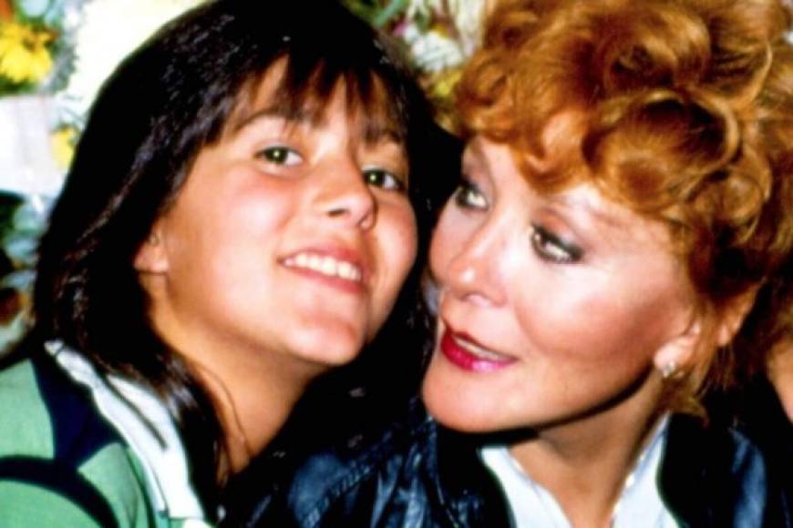 Alejandra Guzmán compartió recientemente una imagen junto a su madre, la actriz Silvia Pinal, la cual provocó toda clase de reacciones por la apariencia de la diva mexicana que ya tiene 88 años.