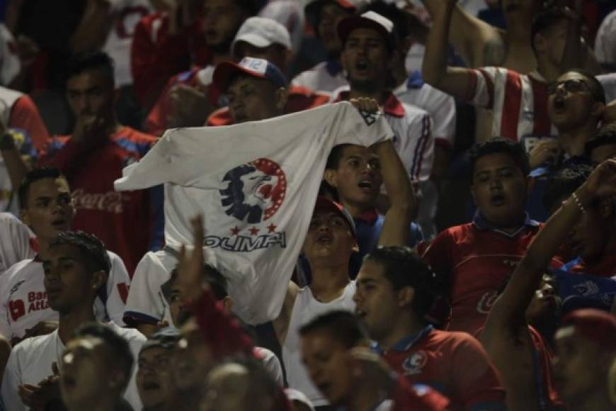 El Olimpia regresó al estadio Nacional de Tegucigalpa tras dos meses de jugar fuera de la capital y la afición le respondió a su equipo.