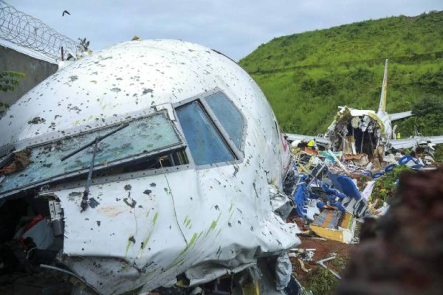 Renjith Panangad, un pasajero de 34 años, contó que el avión tocó suelo y luego todo quedó 'en blanco'. <br/>