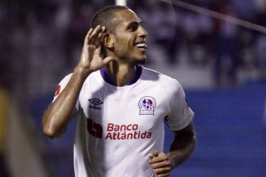 Eddy Hernández sería buscado por el Saprissa de Costa Rica. El delantero ha entregado buenas actuaciones con la camisa de Olimpia y su paso al fútbol costarricense se definiría en los próximos días.