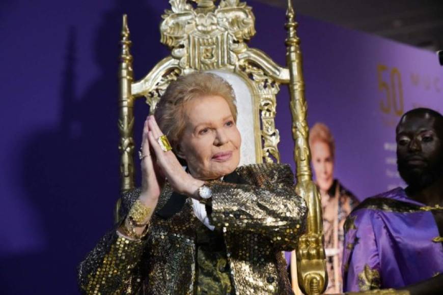 Walter Mercado falleció la noche del 02 de noviembre en un hospital en Puerto Rico. Sus familiares confirmaron que su muerte se debió a un fallo renal. El famoso astrólogo tenía 87 años.