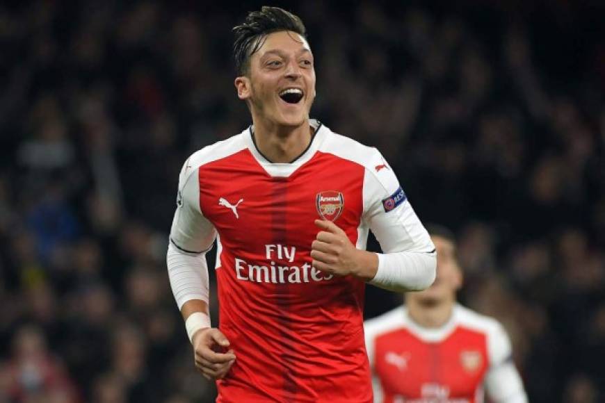 Según informa el diario The Sun, Mesut Özil estaría dispuesto a aceptar la oferta de renovación del Arsenal, que consiste en un suelo de 300.000 euros semanales. La información asegura que la razón principal de que el alemán acepte es que no le ha llegado ninguna oferta de un club grande.