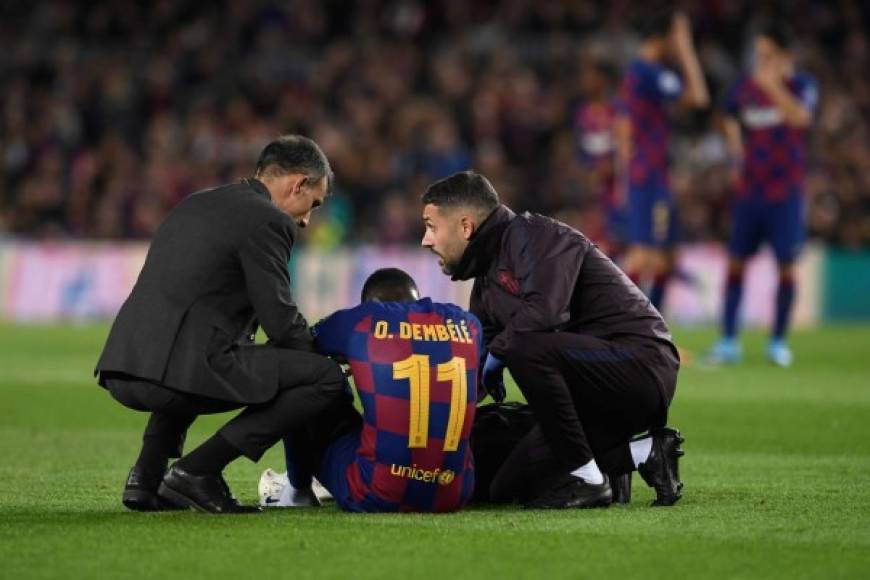 Ousmane Dembélé se lesionó en el primer tiempo del partido tras una jugada en ataque del Barcelona.