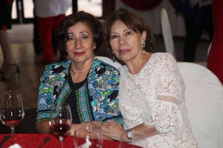 Miriam Castejón y Aura Gatling.