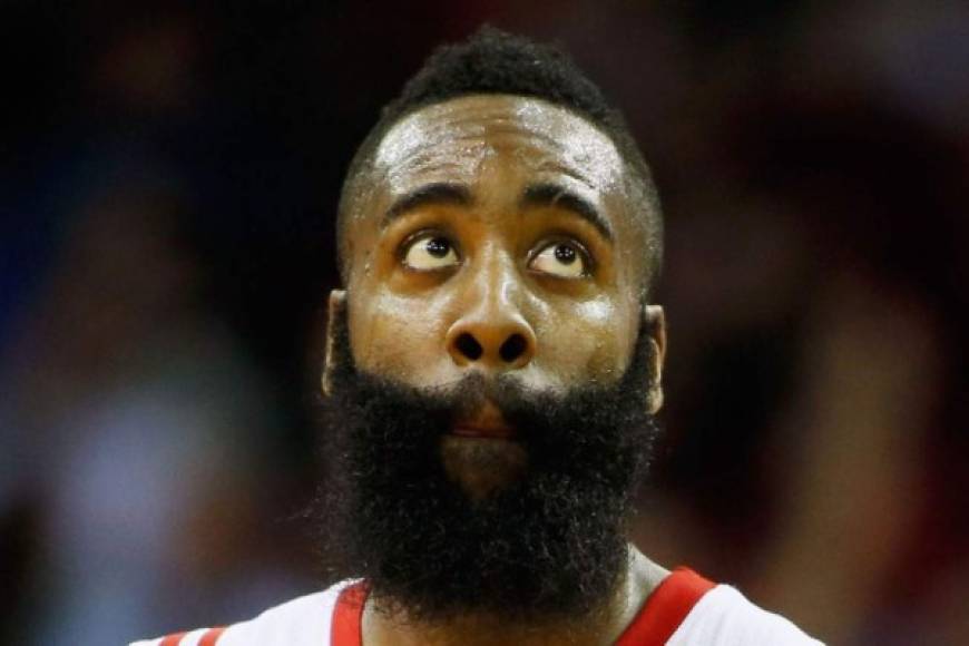 James Harden. Seguro que su barba hizo enamorar a la Khloé, hermana de Kim Kardashian.