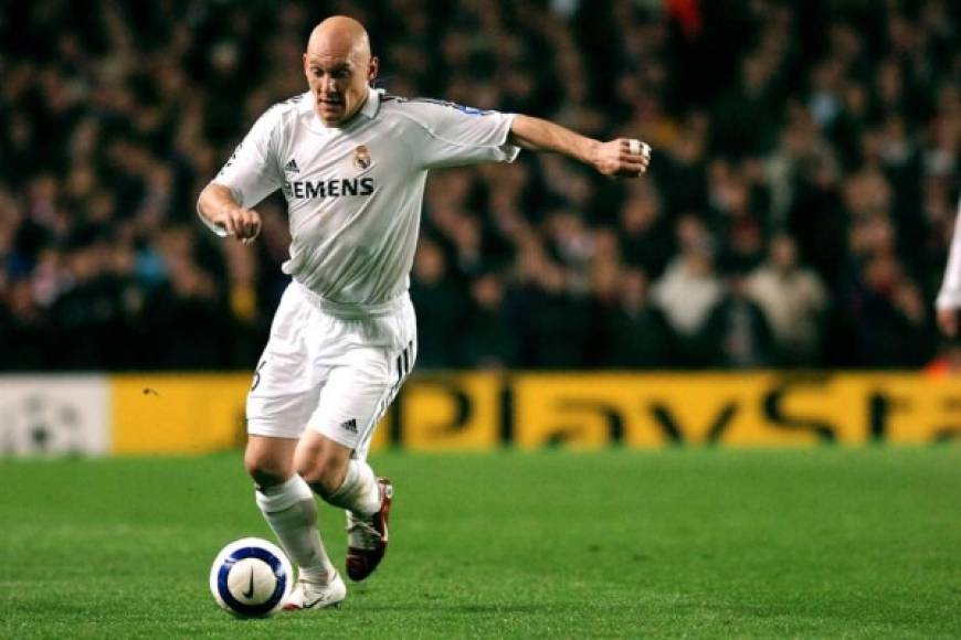 Thomas Gravesen. El danés fue fichado en enero de 2005. Real Madrid pagó por él 4 millones de euros. Nunca llegó a ganarse la titularidad por sus continuos altibajos. Será recordado más por sus duras entradas que por sus buenas actuaciones.