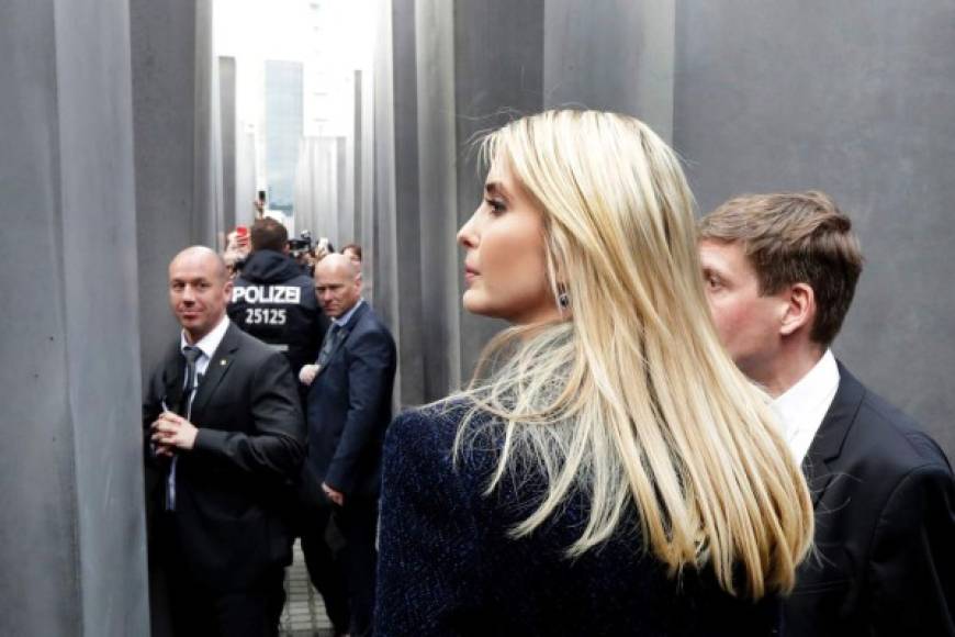 La hija del presidente de Estados Unidos, Ivanka Trump, fue abucheada en una conferencia de Mujeres en Berlín tras defender a su padre, acusado de misoginia por varias declaraciones polémicas, afirmando que 'otorga mucha importancia al potencial de las mujeres'.