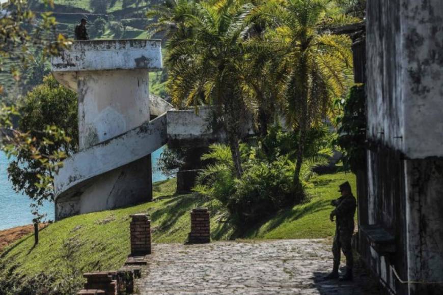 Los Pepes superaron los anillos de seguridad de la finca y lanzaron explosivos en uno de sus intentos por asesinar al jefe del cartel rival.