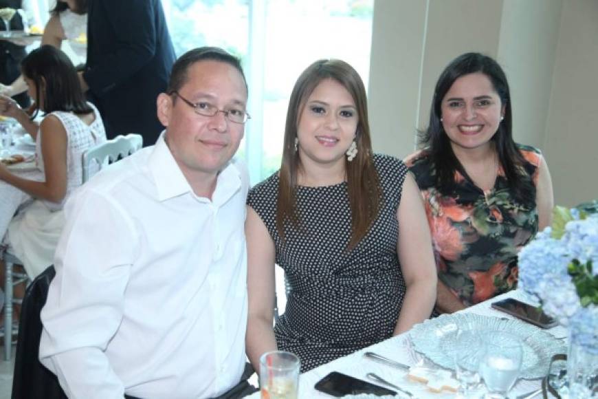 Jorge Hernández, Ivrenette Pérez y Sheyla Rodríguez.