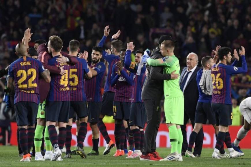 Tras el pitazo final, los jugadores del Barcelona mostraron su alegría por el triunfo.