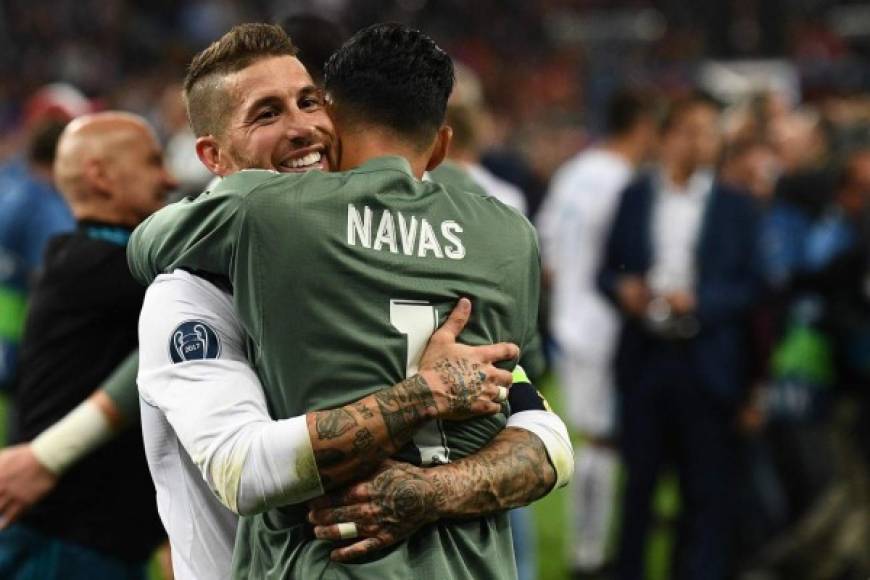 Sergio Ramos también se abrazó con el tico Keylor Navas.