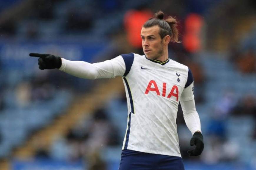 Gareth Bale: 'No diré nada hasta después de la Eurocopa. Sé lo que voy a hacer, pero se armaría un caos si lo digo', indicó el delantero galés al hablar sobre su futuro. Cabe señalar que su ficha le pertenece al Real Madrid y en la reciente temporada estuvo cedido a préstamo en el Tottenham. Foto AFP.